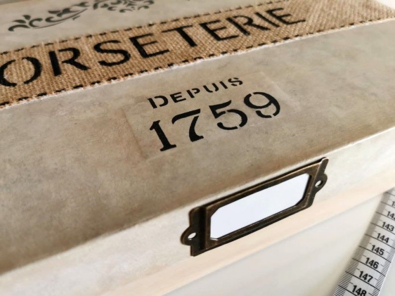 Caja De Cartón Reciclada Por ISABEL REPISO FERNÁNDEZ 06