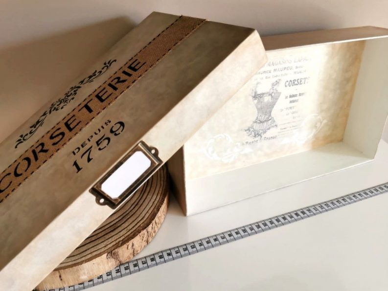 Caja De Cartón Reciclada Por ISABEL REPISO FERNÁNDEZ 08