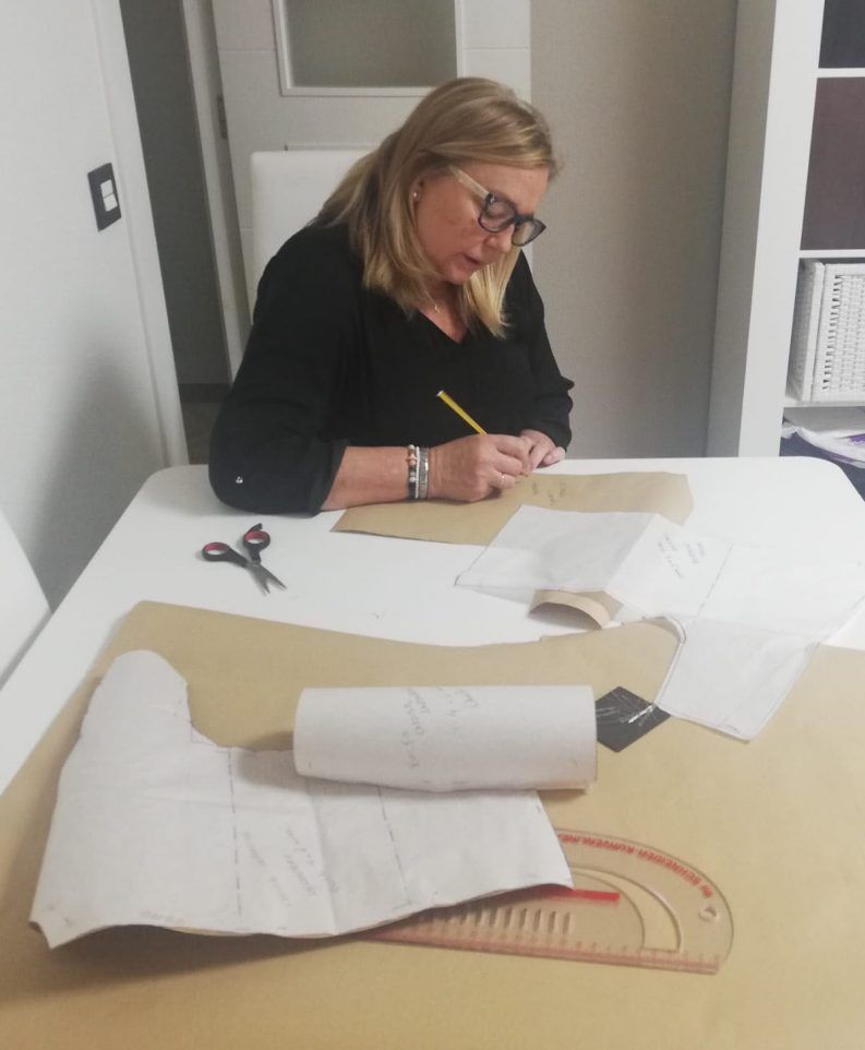 Taller de Confección Ropa Infantil-2021-08-ANA TRABAJANDO