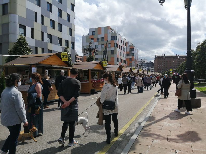 13 Paseo por las casetas de la Ascensión