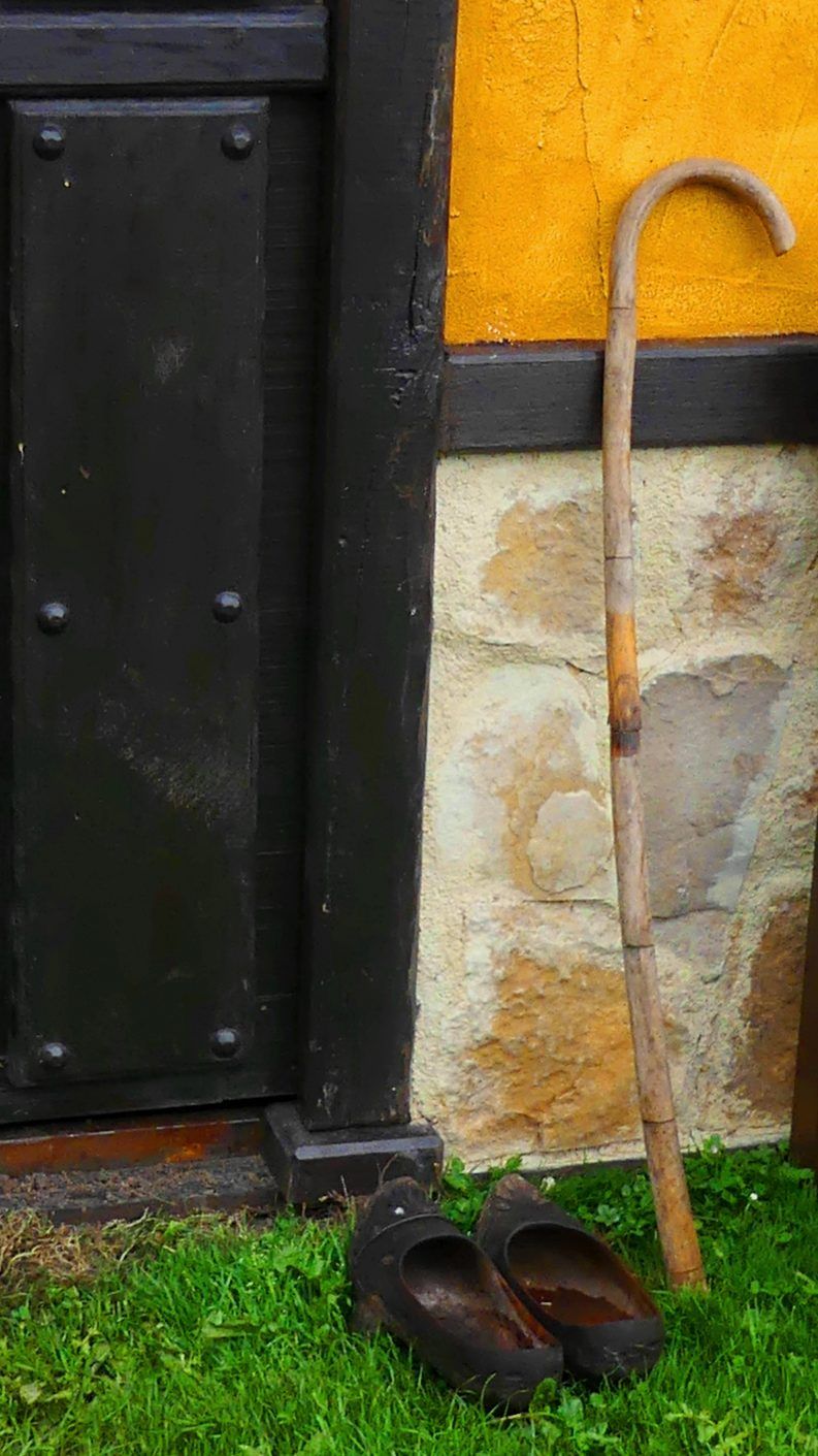 29 A la puerta nos quedamos y a la puerta te esperamos.