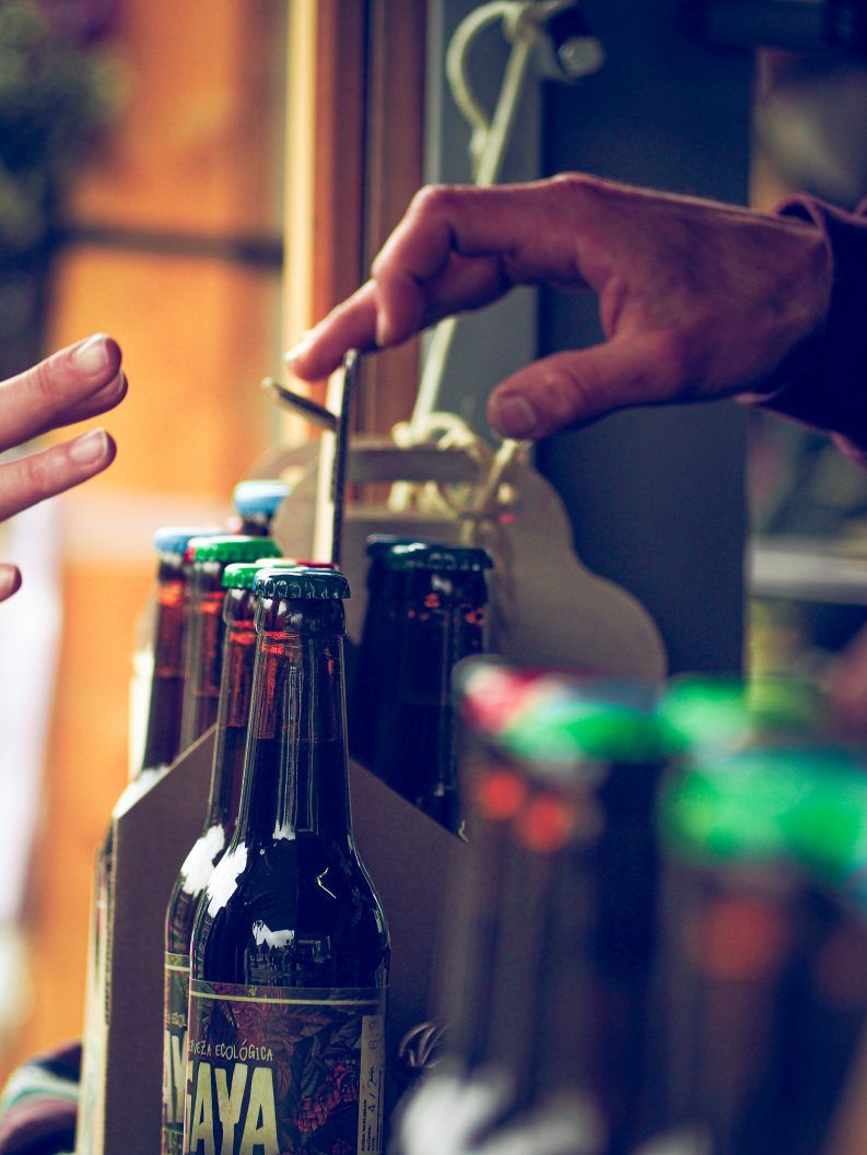 39 Intercambio de gestos en el mercado