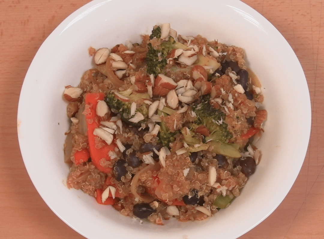 quinoa salteada vegana