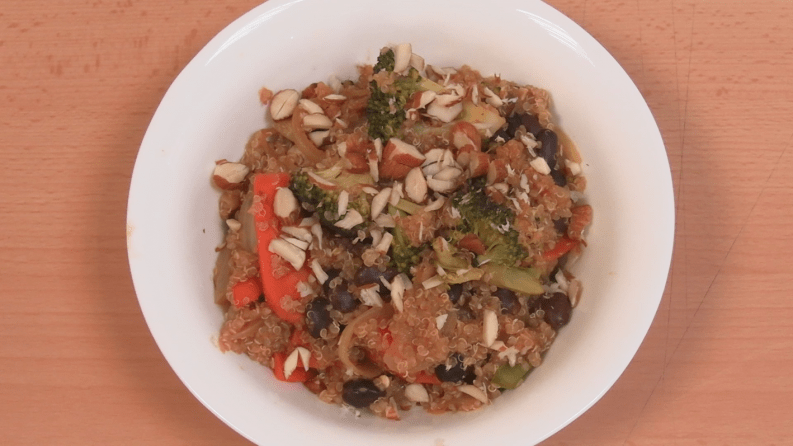 quinoa salteada vegana