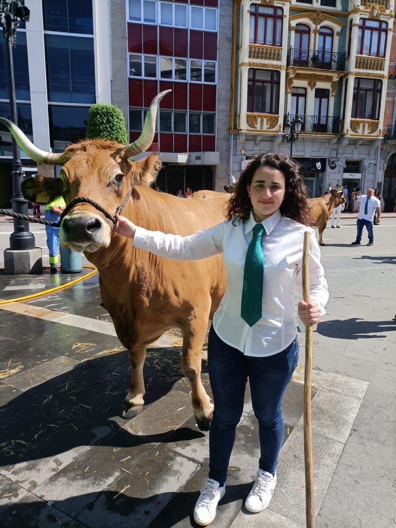 38 DE PASEO POR OVIEDO